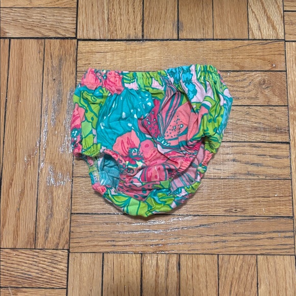 Lilly Pulitzer Girls Floral Top with matching bottom - Picture 4 of 4